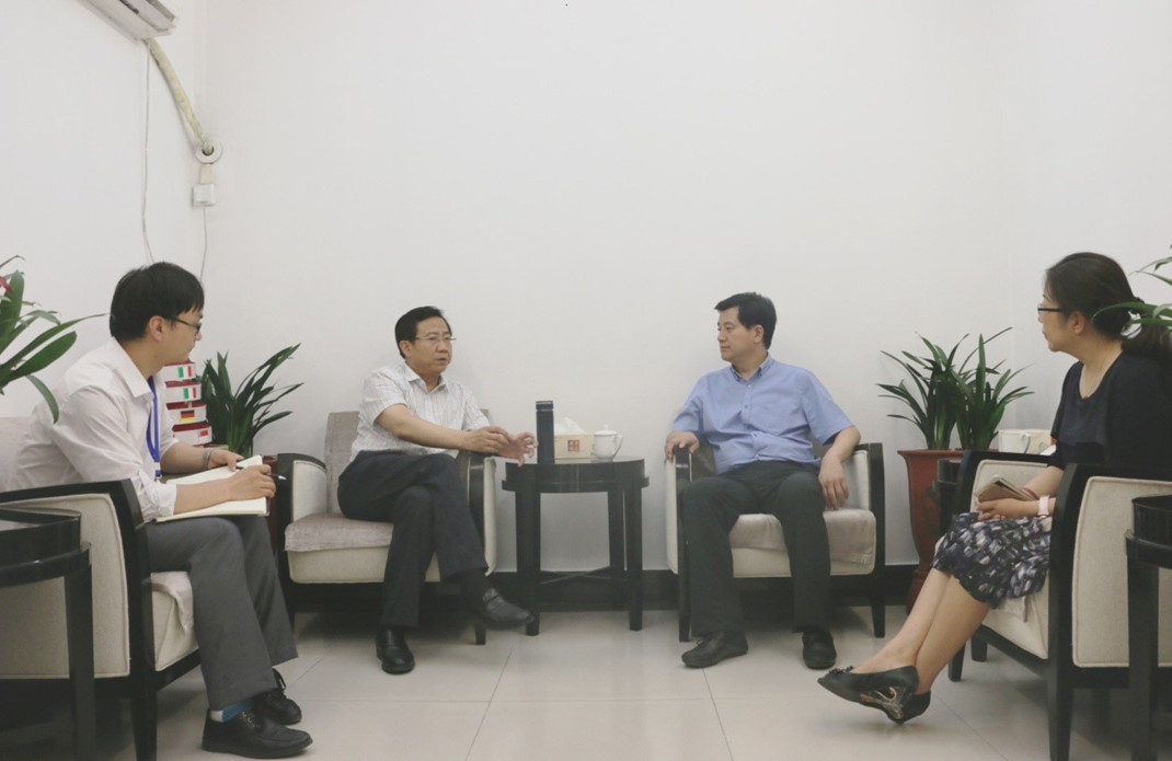 ���Ź�˾���³�������һ�и��������ʸ�������������