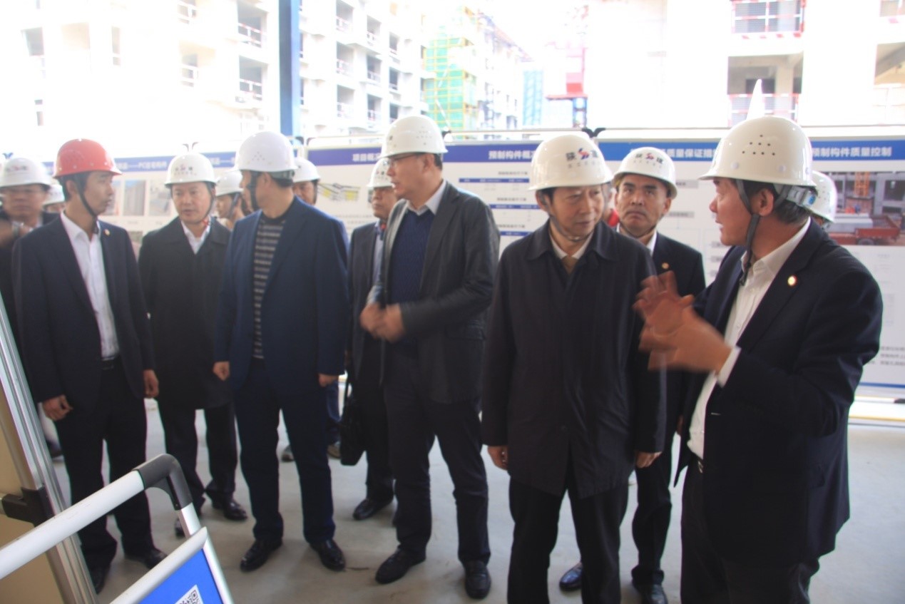 ����ʡ���ʾ�������������᳤��ҫ��һ�и����������15��¥ʩ���ֳ���Ħָ��