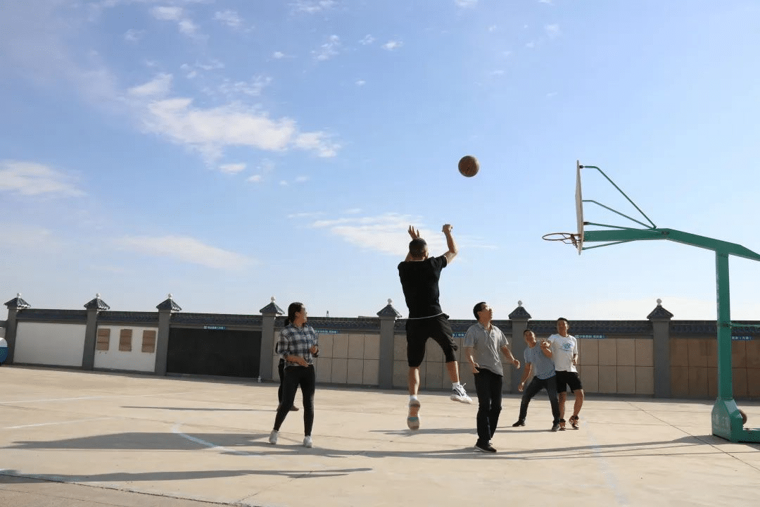 �����½���ҵ��˾�ٰ������ְ���������ֽ����˶�