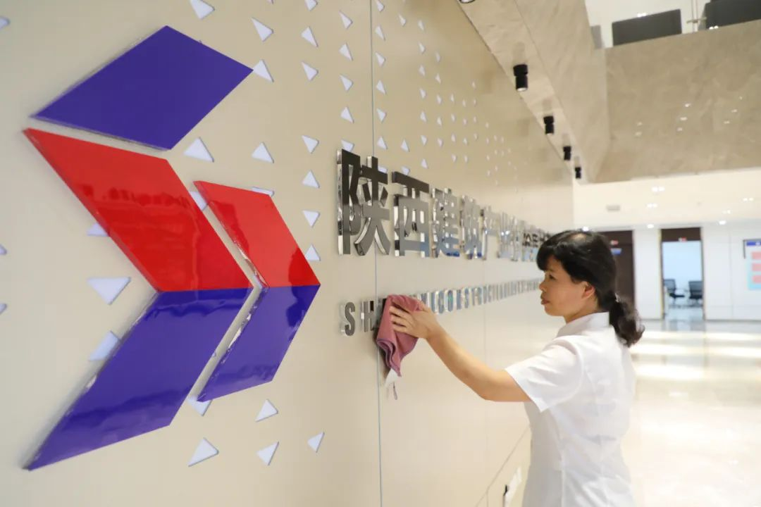 �ձ��ţ�����ҵ��������һ��ĬĬ�������˿��