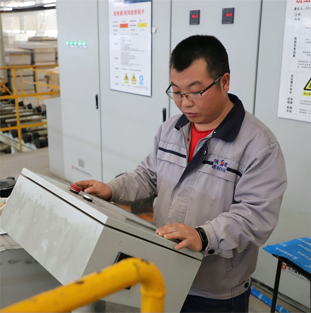 һ�ߡ�С�ס�������ح�½����ĿƼ���˾��λ�������